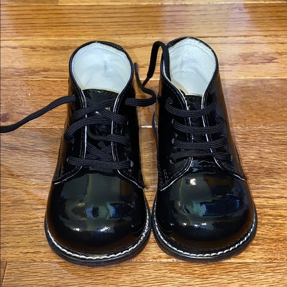 Kid Size 4.5 Black Patent Leather Walking Shoes - Picture 1 of 7